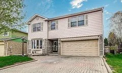 135 HURON HEIGHTS Drive Primary Bedroom, Newmarket, ON L3Y 4Z6