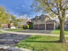 2 Whalen Court, Richmond Hill, ON L4C 9T5
