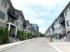 #Th 2 390 Highway 7, Richmond Hill, ON, L4B 0G5