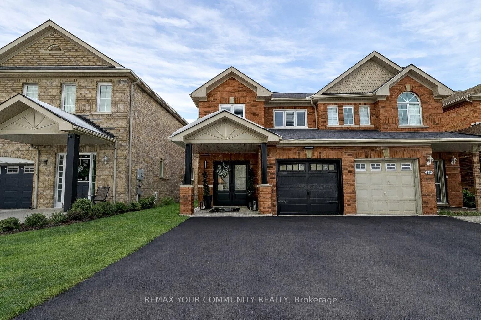 852 Sisler Avenue, Newmarket, On L3x 2v1