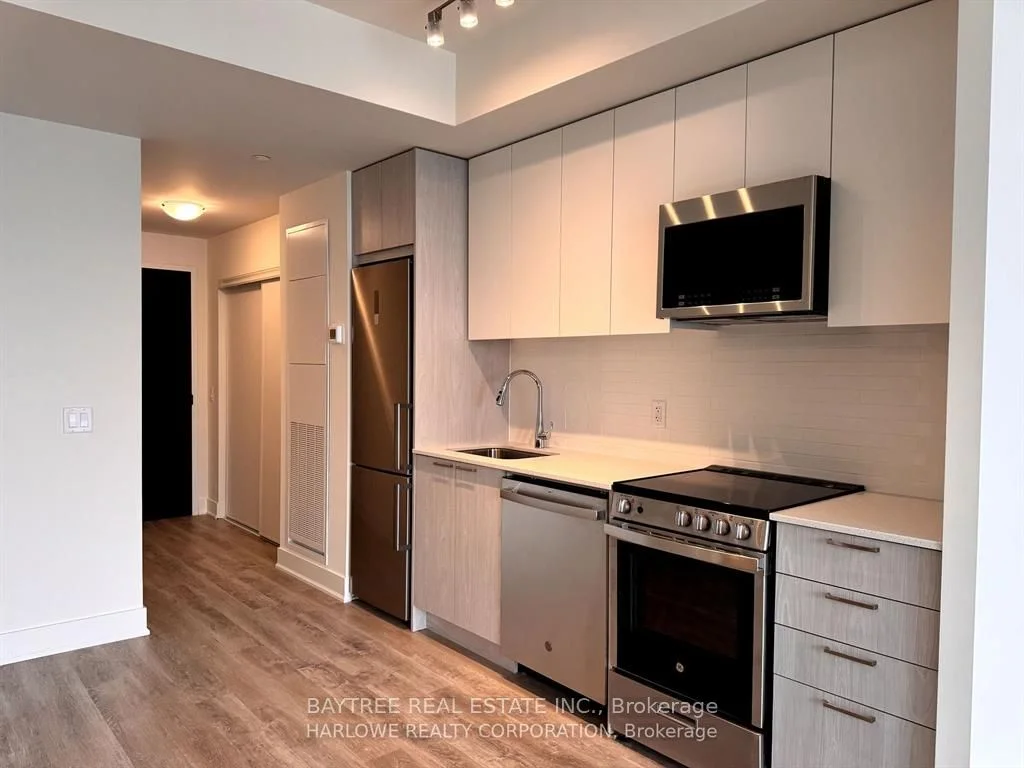 185 Deerfield Road 1402, Newmarket, On L3y 0g7