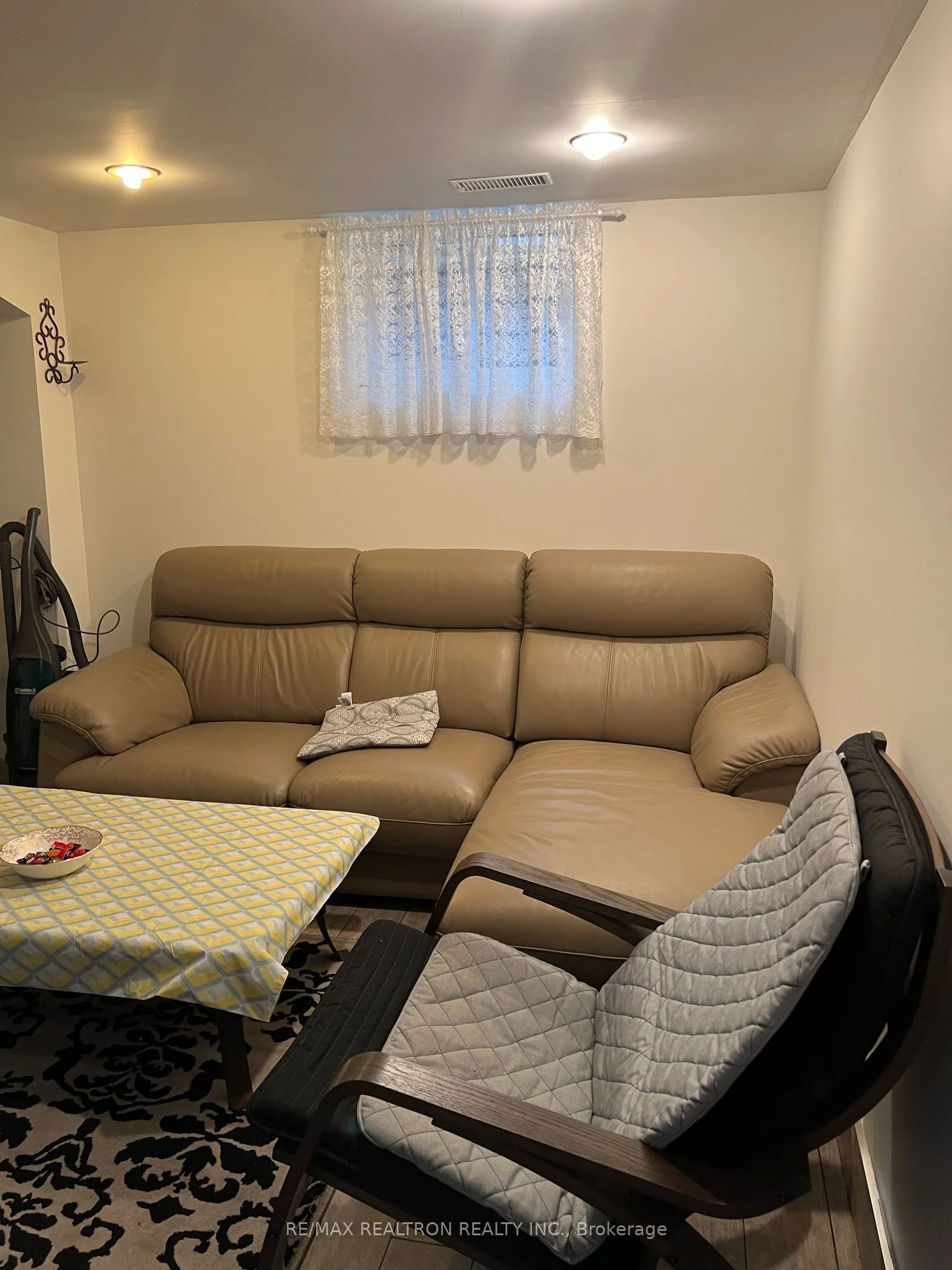 305 Eagle Street Basement, Newmarket, ON L3Y 1K2