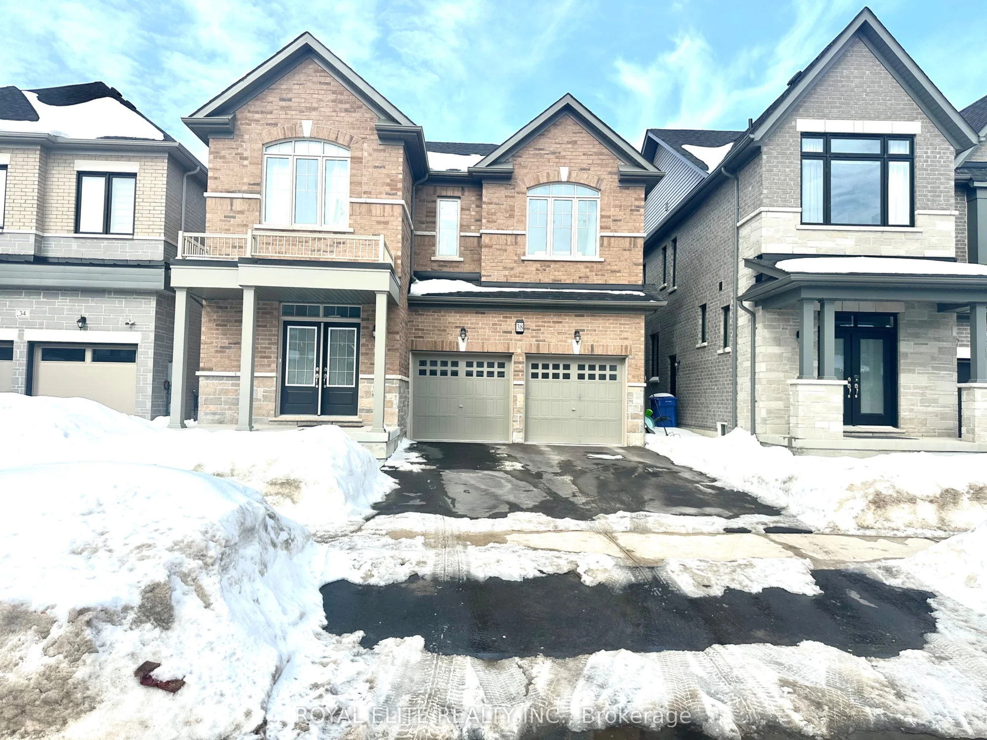 38 Kenneth Rogers Crescent, East Gwillimbury, ON L9N 0S2