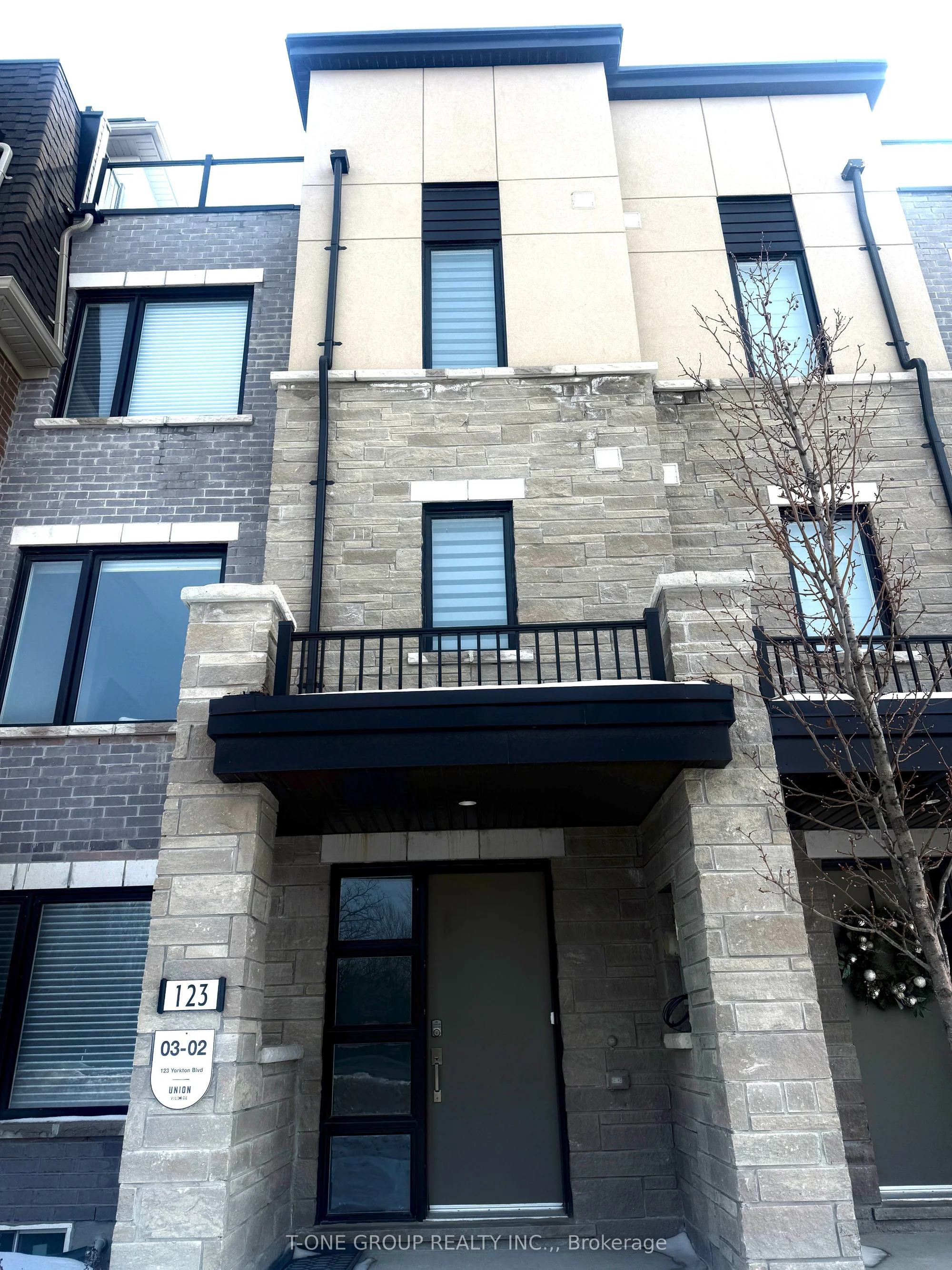 Att/Row/Townhouse in Markham