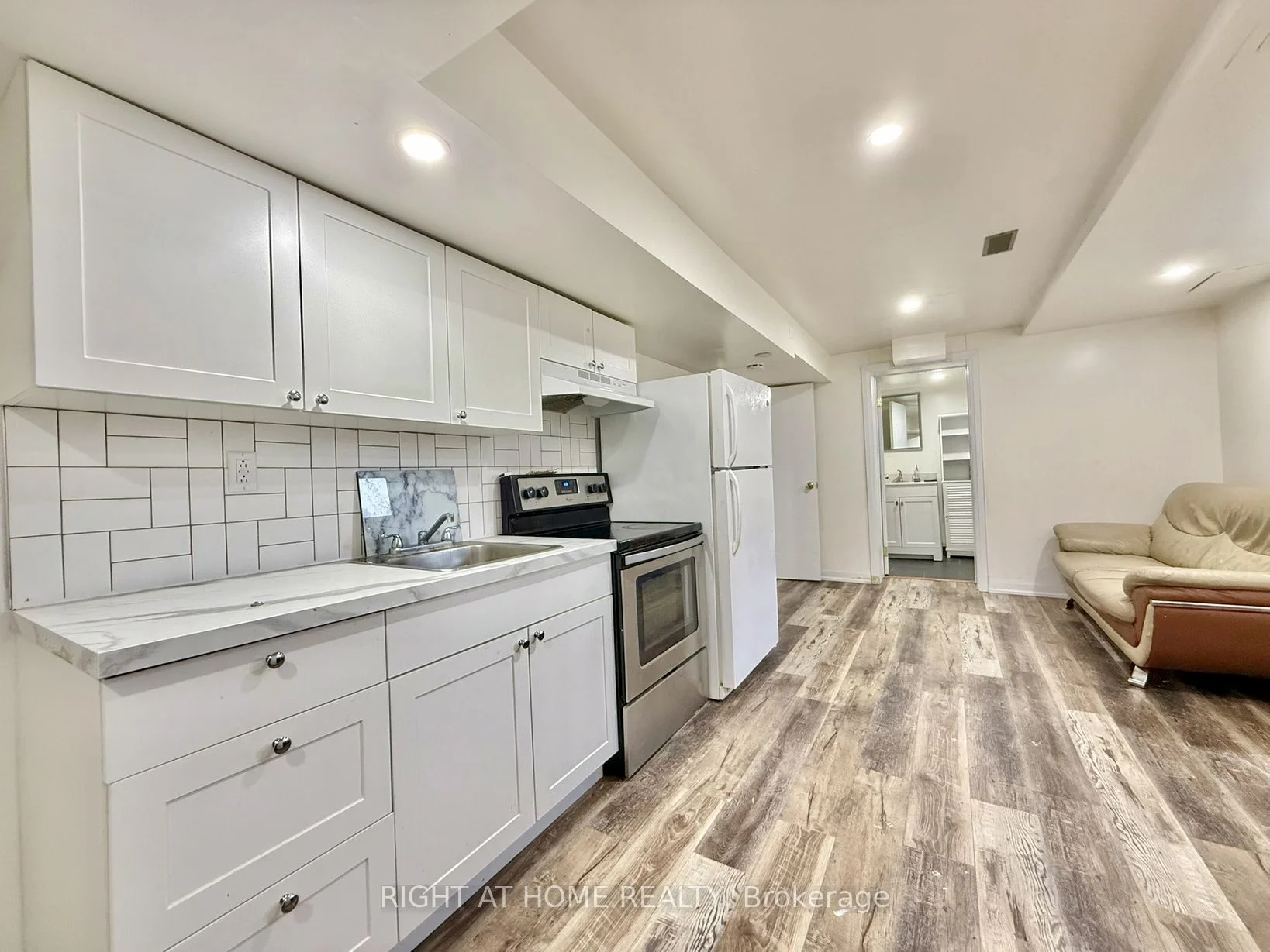 116 Cherrywood Drive Bsmt 1, Newmarket, On L3y 2x7