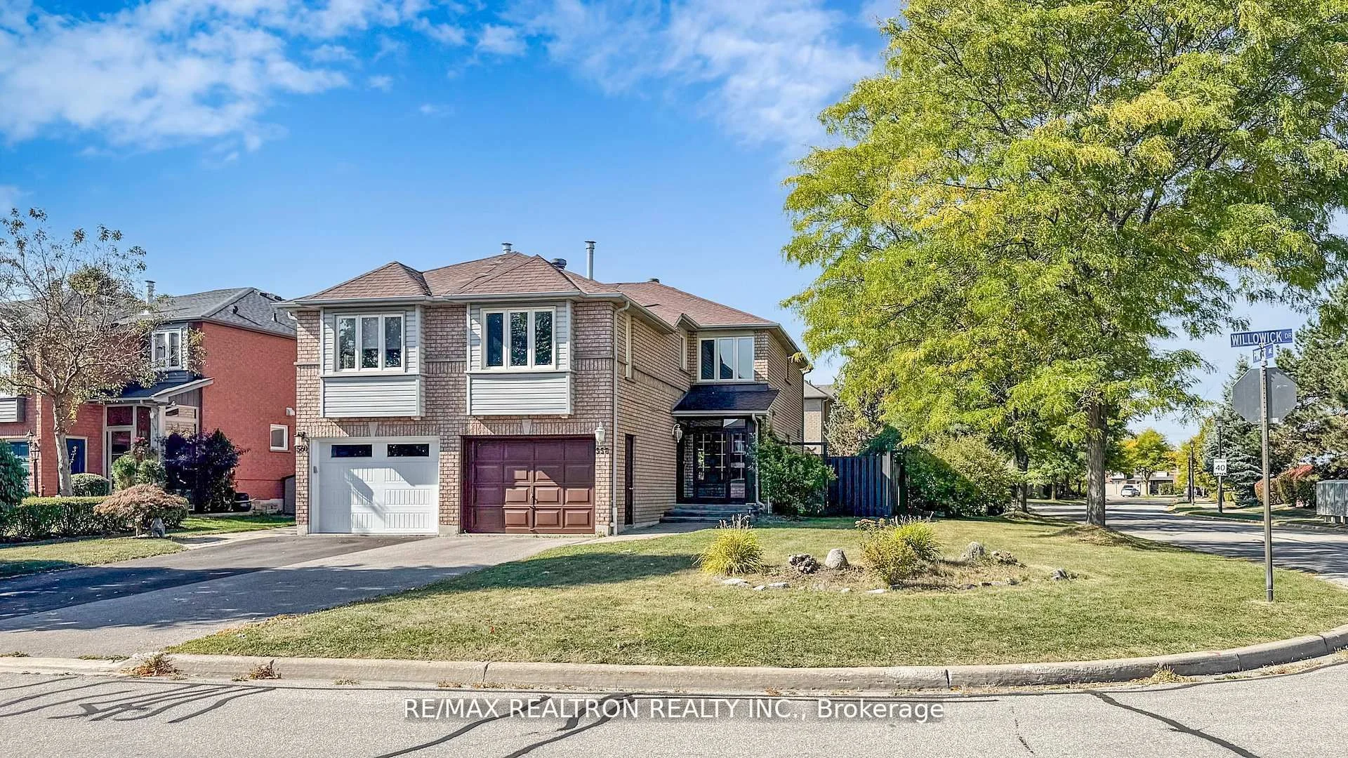 558 Willowick Drive, Newmarket, ON L3X 2A6