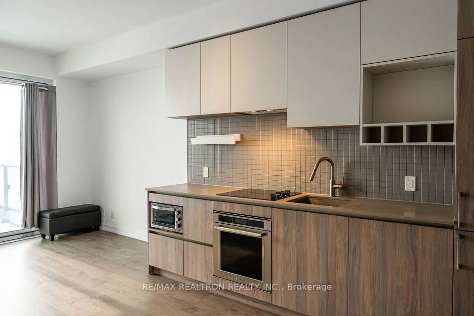 950 Portage Parkway 5208, Vaughan, On L4k 0j7