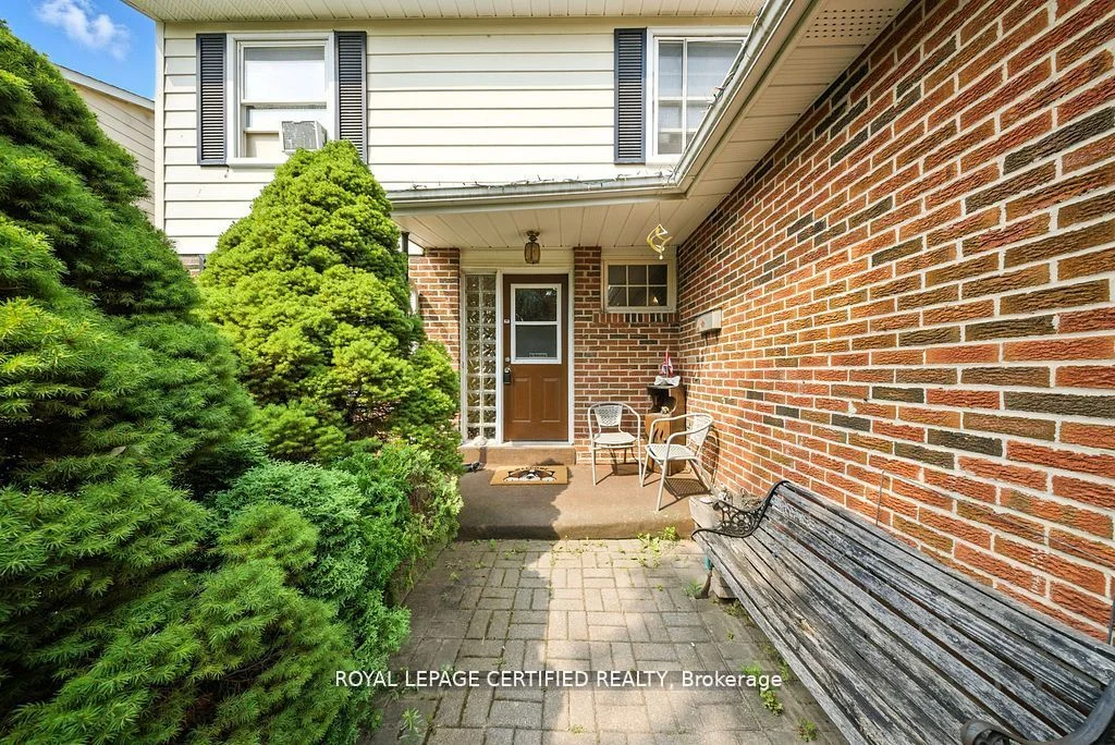 386 Handley Crescent, Newmarket, ON L3Y 4T4