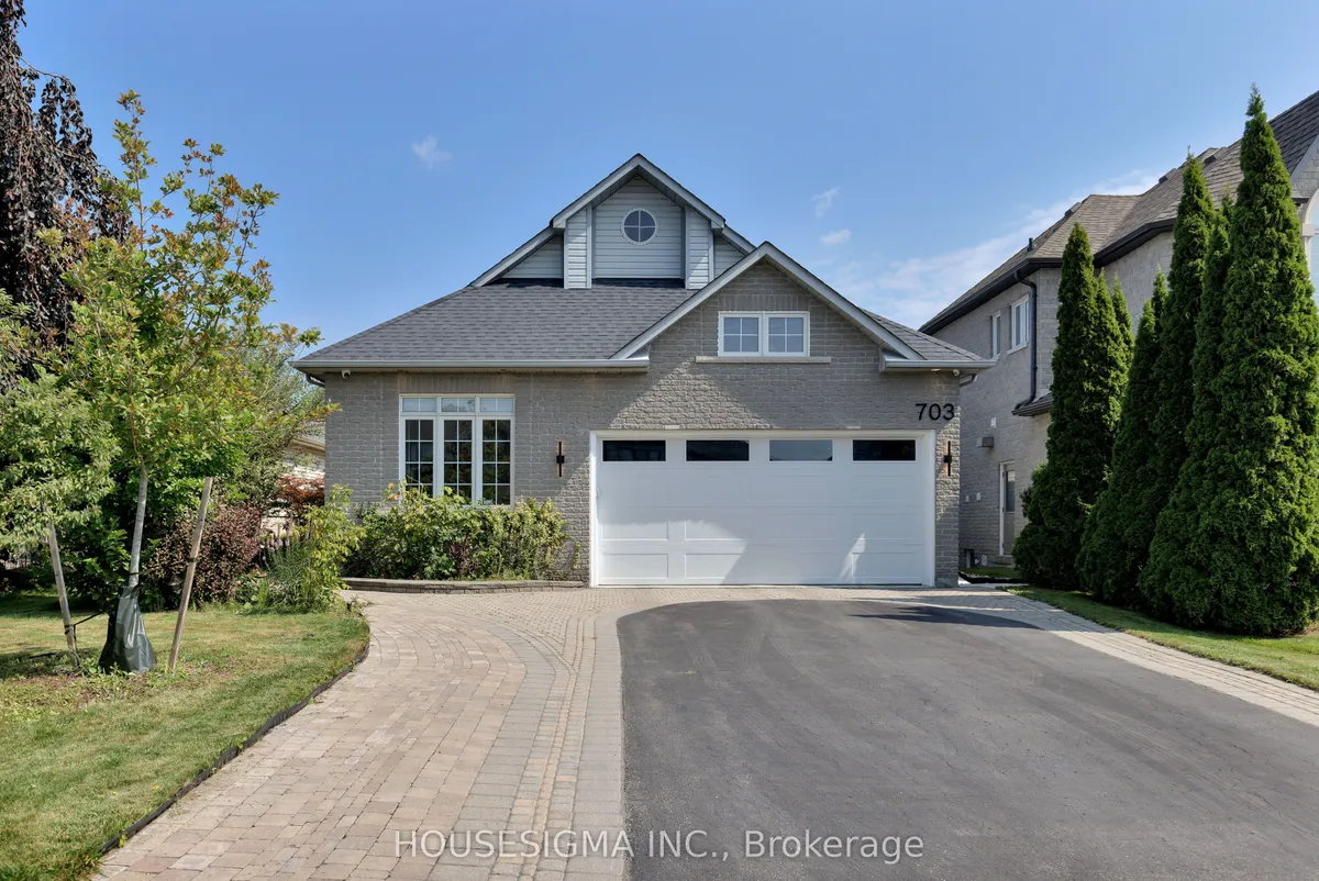 703 Madeline Heights, Newmarket, ON L3X 2J6
