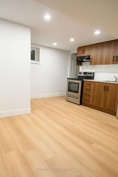 24 Sunbay Court Bsmt 1, Richmond Hill, ON L4E 3E3