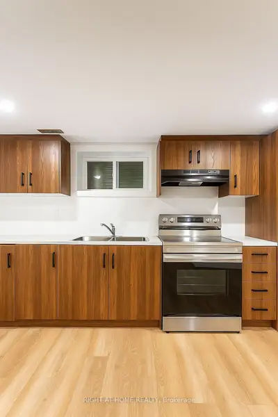 24 Sunbay Court Bsmt 2, Richmond Hill, ON L4E 3E3