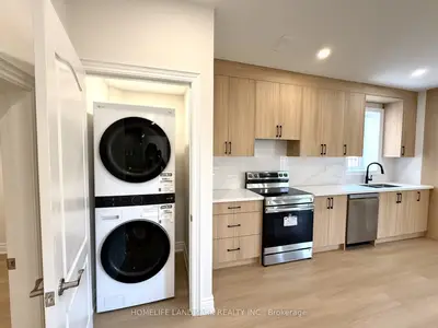 104 Mitchell Place, Newmarket, On L3y 0c7