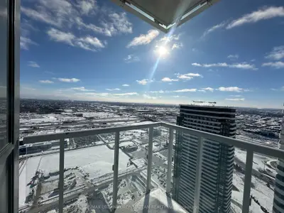 8 Interchange Way 5612, Vaughan, ON L4K 5Z7