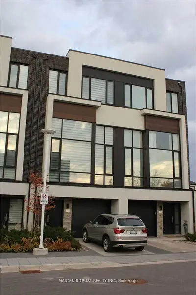5 Jodphur Lane, Richmond Hill, On L4c 3x3