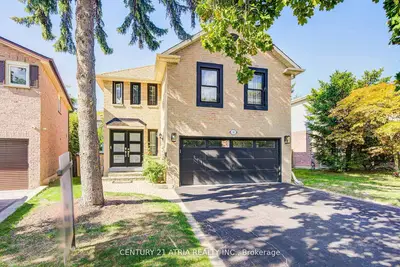 18 Park Lane Circle Main Floor, Richmond Hill, ON L4C 6S8
