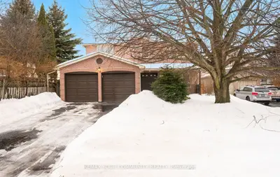 382 Vanden Bergh Boulevard, Newmarket, ON L3Y 8A1