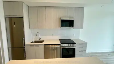 185 Deerfield Road 706, Newmarket, On L3y 0g7