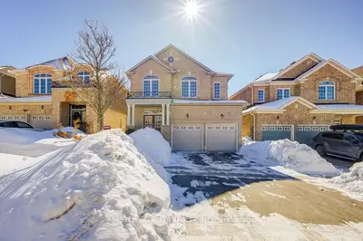 56 Herefordshire Crescent, East Gwillimbury, ON L9N 0B7