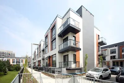 8 Steckley House Lane 220, Richmond Hill, ON L4S 0N1