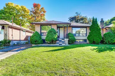 31 Sussex Avenue, Richmond Hill, On L4c 2e5