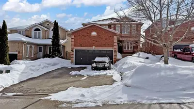 9 Roughley Street, Bradford West Gwillimbury, On L3z 3b2