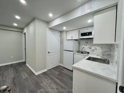 53 Matthewson Avenue, Bradford West Gwillimbury, ON L3Z 0P3