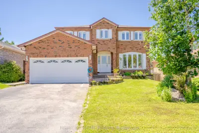 86 Howlett Avenue, Newmarket, On L3y 5s5