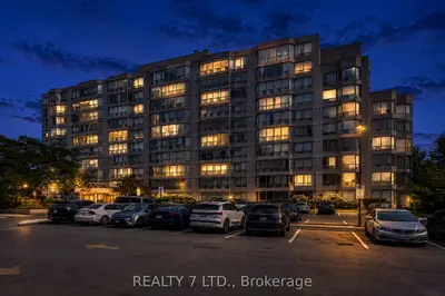 Condo Apartment in Richmond Hill