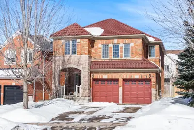 917 Joe Persechini Drive, Newmarket, On L3x 2y8