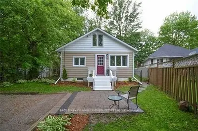 44 Riveredge Drive, Georgina, ON L4P 2N9