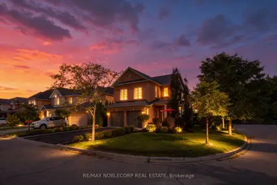 25 Aztec Court, Richmond Hill, ON L4S 2W6