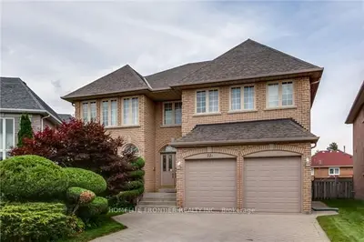 22a Avonlea Place, Richmond Hill, On L4b 3n8