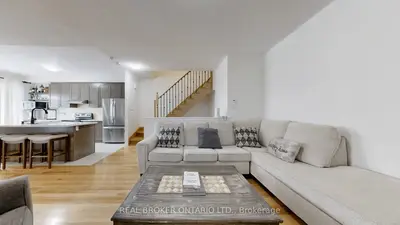 17 Blackpool Lane, East Gwillimbury, ON L9N 0R7