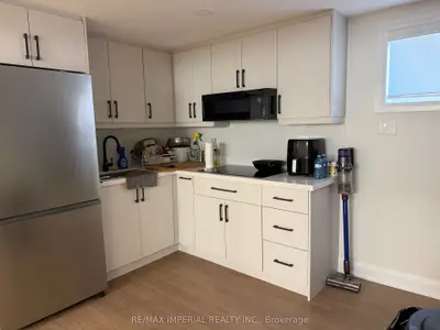 436 BONITA Crescent B-1, Richmond Hill, ON L4C 3N1
