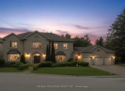 12 Moodie Drive, Richmond Hill, On L4c 8c9