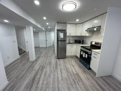 550 Greig Circle, Newmarket, On L3y 8s6