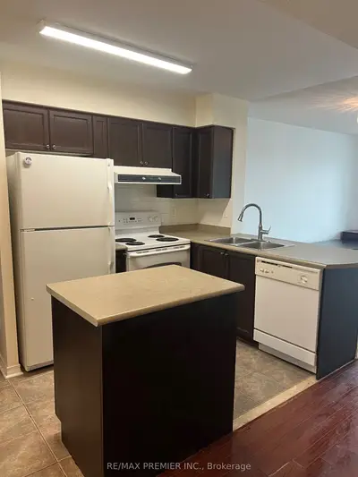 11 Oneida Crescent 307, Richmond Hill, ON L4B 0A1