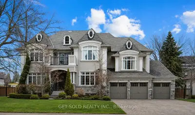 8 Thornhill Avenue, Vaughan, On L4j 1j4