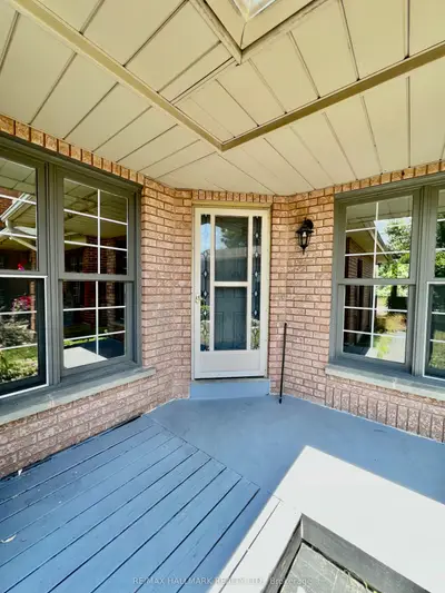 393 pickering Crescent, Newmarket, ON L3Y 8G8