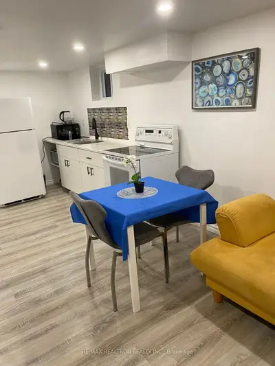 75 Walter Avenue Lower Level, Newmarket, ON L3Y 2T5
