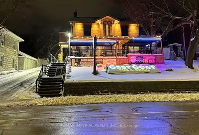 74 Main Street S, Newmarket, On L3y 3y6
