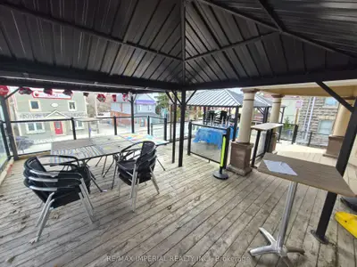 74 Main Street S, Newmarket, On L3y 3y6