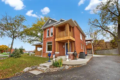 9 The Queensway N, Georgina, ON L4P 1E2