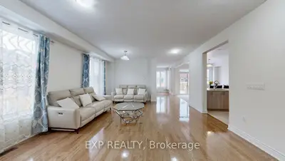 19 Meadow Vista Crescent, East Gwillimbury, On L9n 0t4