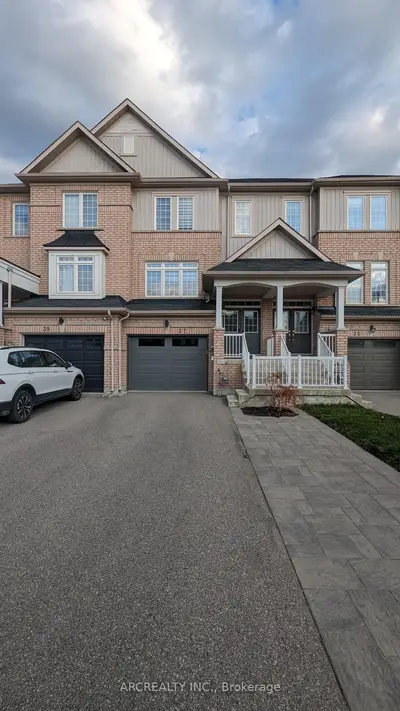37 Matthewson Avenue, Bradford West Gwillimbury, ON L3Z 0P3
