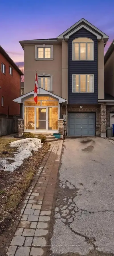 172 Matthew Boyd Crescent, Newmarket, ON L3X 3C7