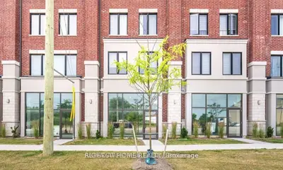 220 Dissette Street 13, Bradford West Gwillimbury, ON L3Z 3G8