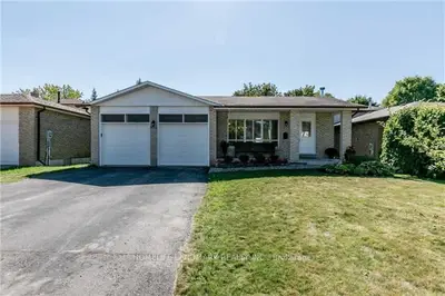 874 Sparrow Road Lower, Newmarket, ON L3Y 5P9