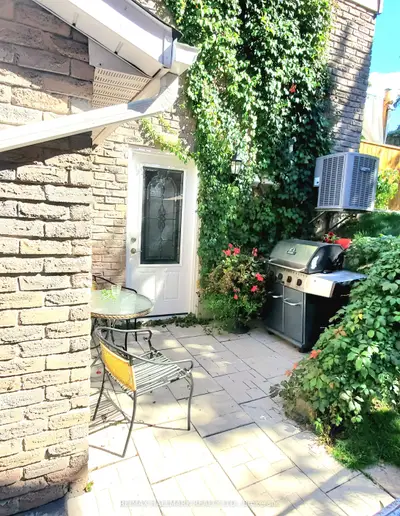 928 Wayne Drive Walk out Basement, Newmarket, ON L3Y 5T8