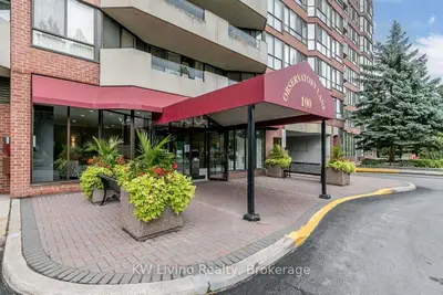 100 Observatory Lane 308, Richmond Hill, ON L4C 1T4
